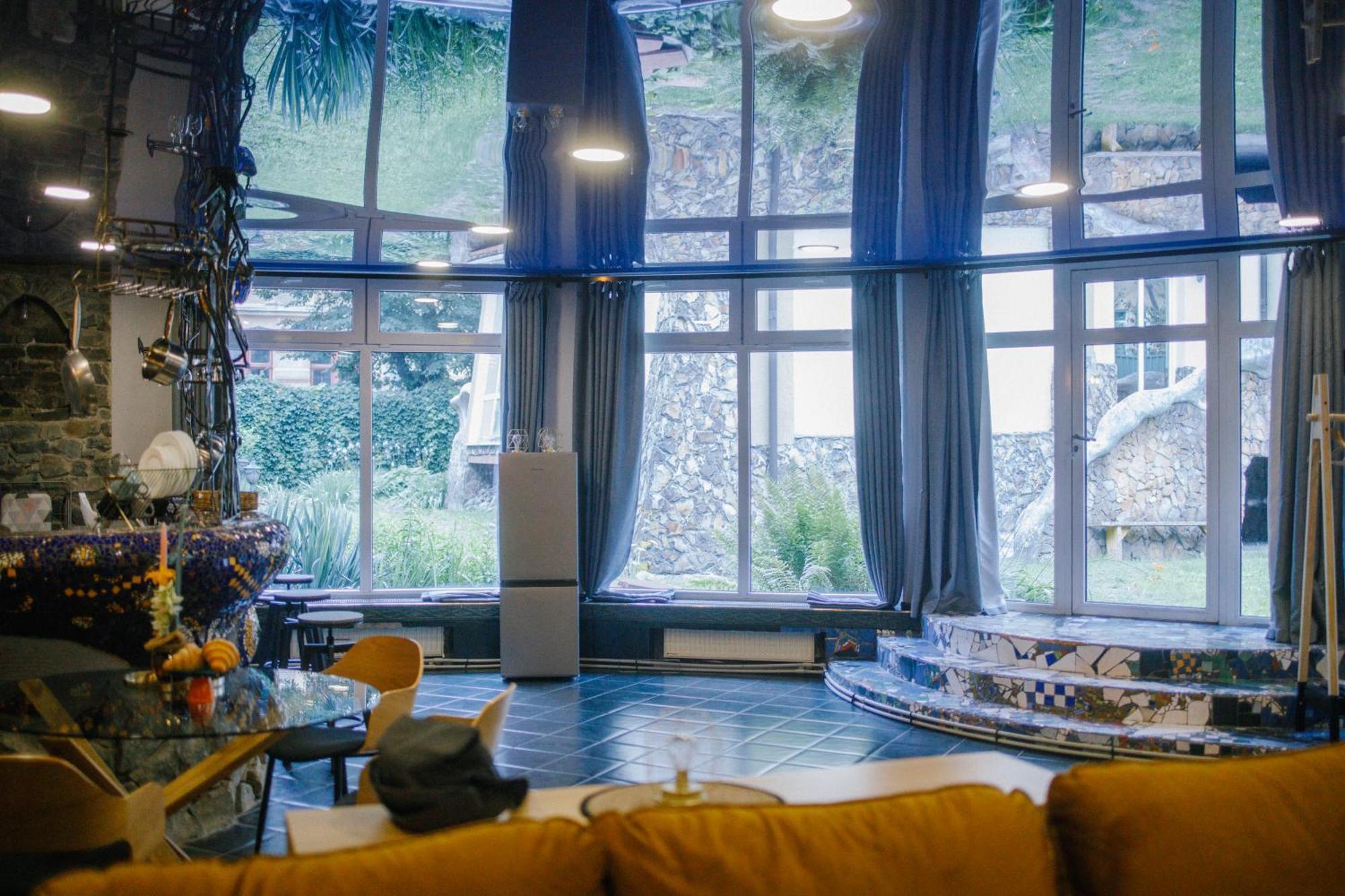 Gaudi Apartment In Lviv Buitenkant foto