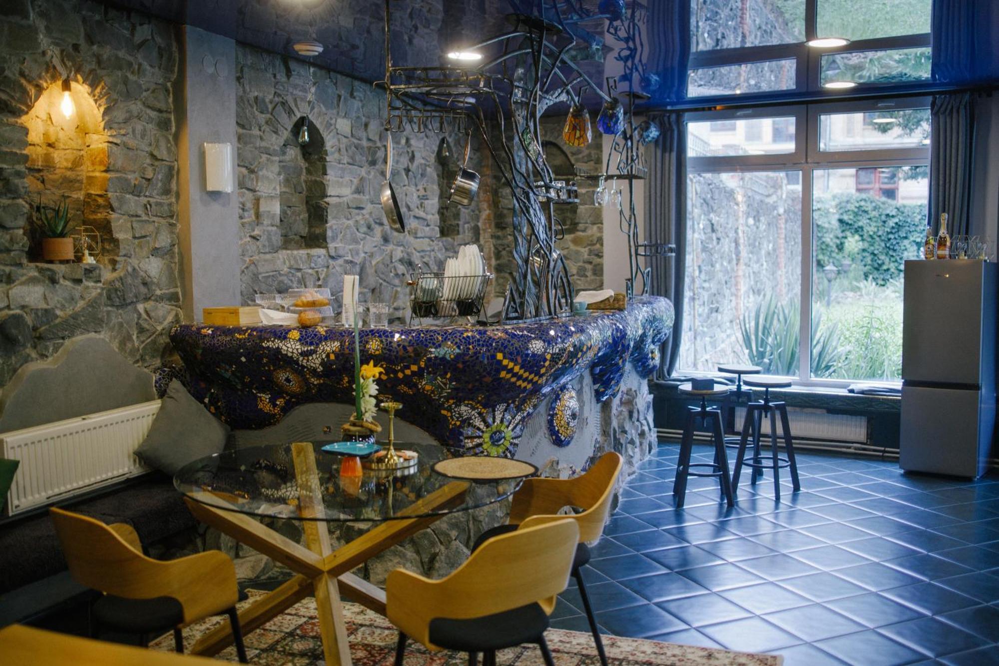 Gaudi Apartment In Lviv Buitenkant foto